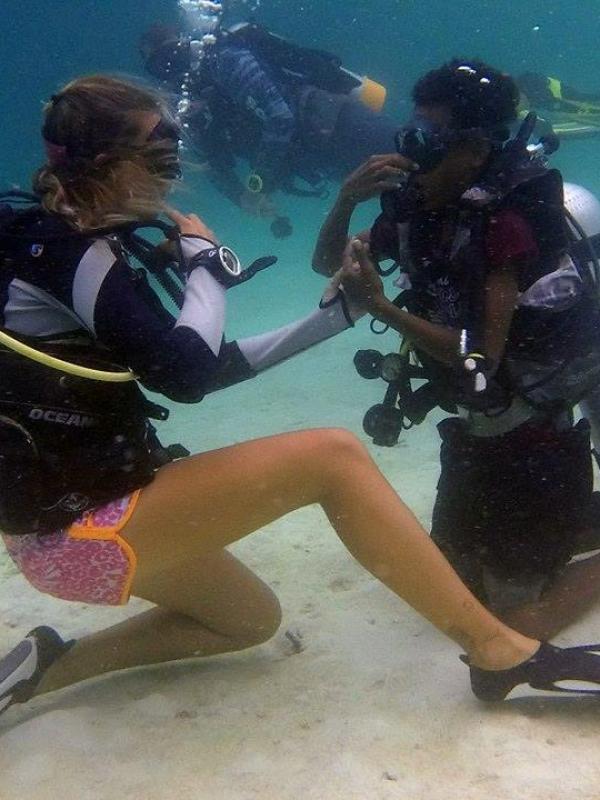 Teaching community how to scuba dive